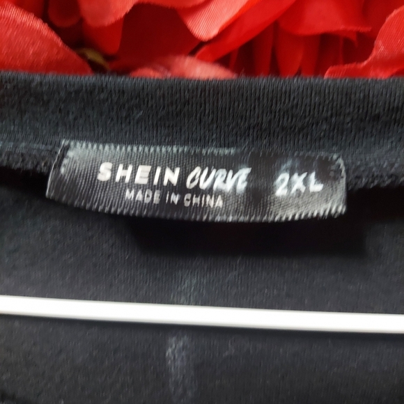 Shein Curve 2XL Black T-shirt with Detail on front - Picture 3 of 4